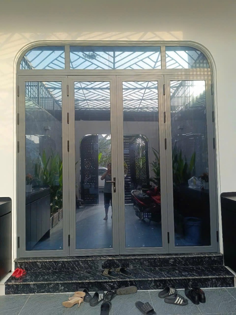 Hình ảnh thi công dán kính cách nhiệt chung cư 11